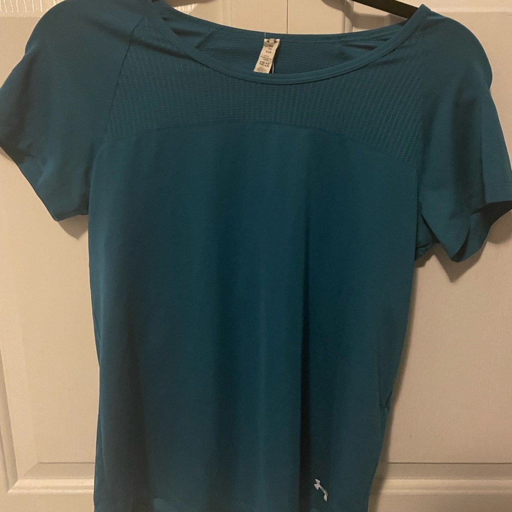 💙Beautiful blue under armour cross cross back t-shirt